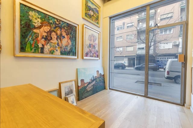 Commercieel te koop in Camino de Ronda - Rosaleda, Granada stad - € 75.000 (Ref: 9640657)