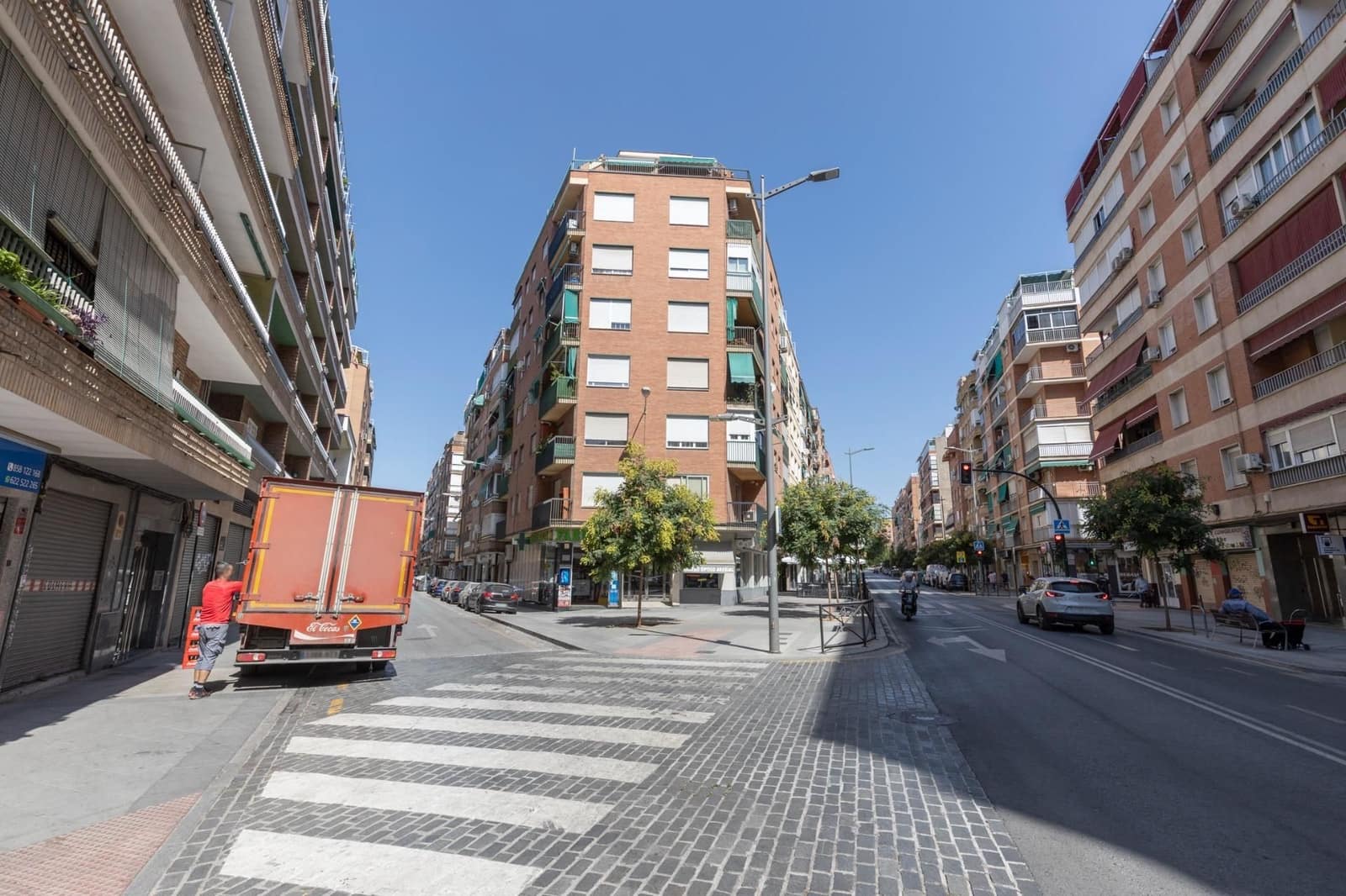 Commercieel te koop in Granada stad - € 75.000 (Ref: 9640657)