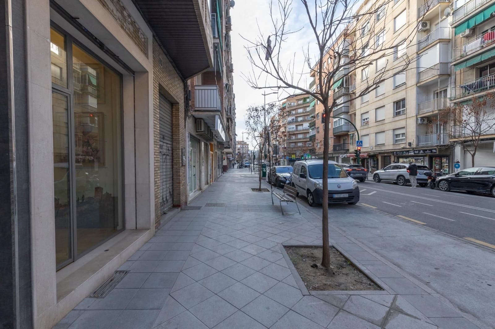 Commercieel te koop in Granada stad - € 75.000 (Ref: 9640657)