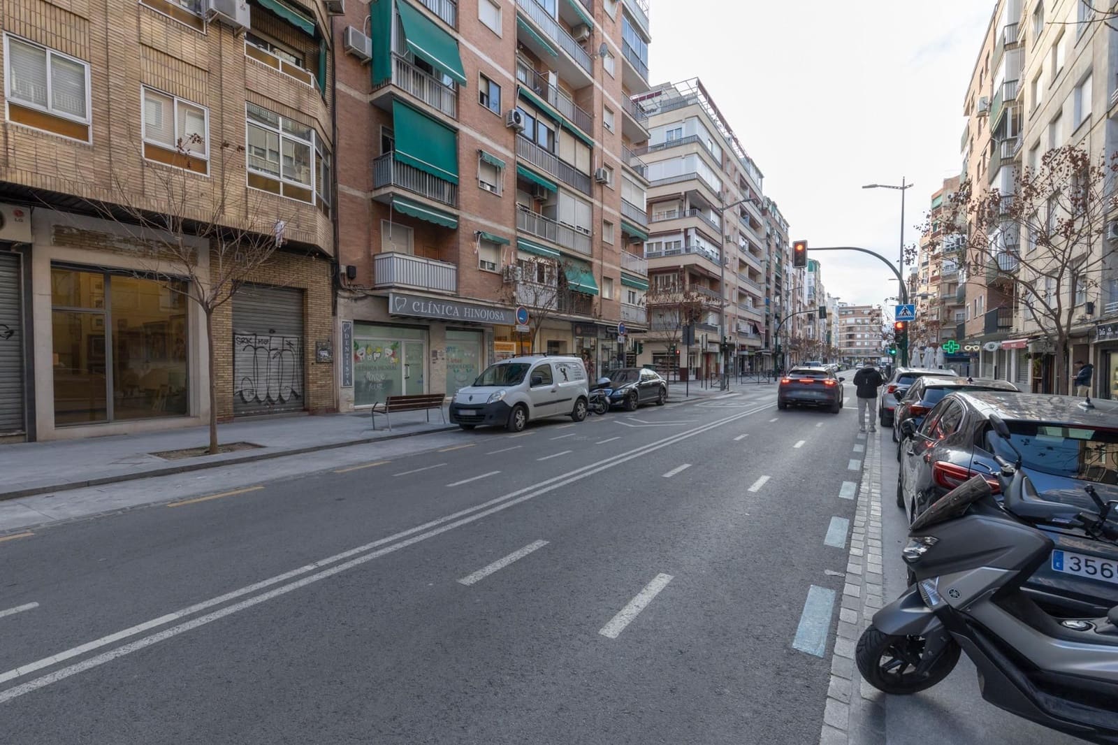 Commercieel te koop in Granada stad - € 75.000 (Ref: 9640657)