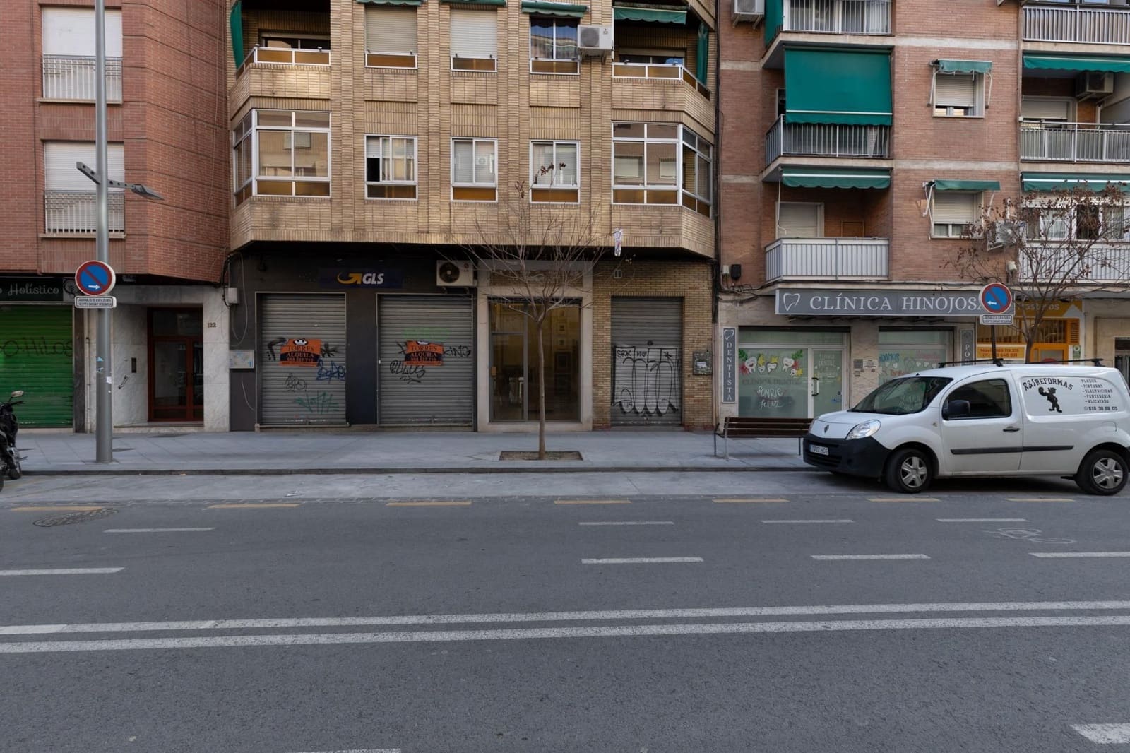 Commercieel te koop in Granada stad - € 75.000 (Ref: 9640657)