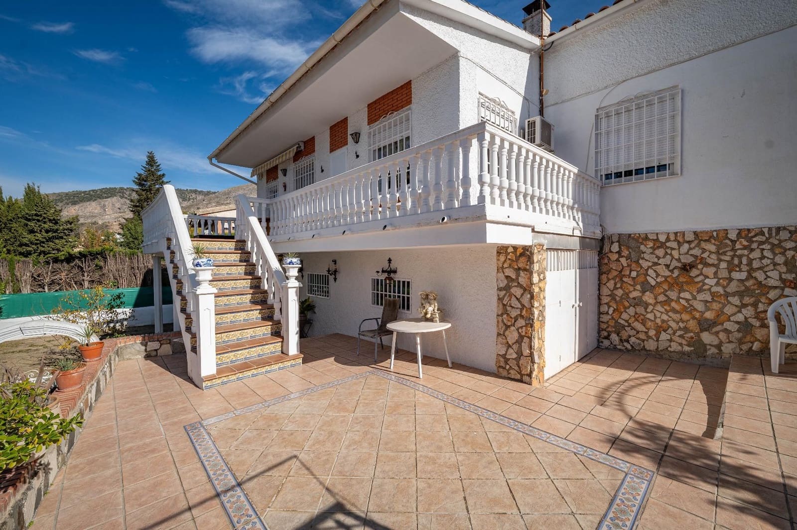 5 sovrum Villa till salu i Alfacar med pool garage - 290 000 € (Ref: 9640660)