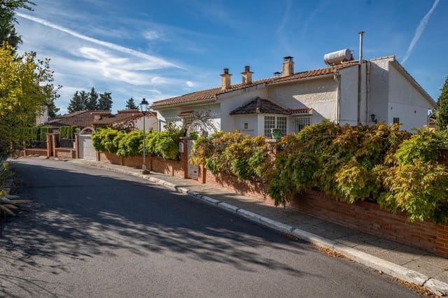 5 sovrum Villa till salu i Alfacar med pool garage - 290 000 € (Ref: 9640660)