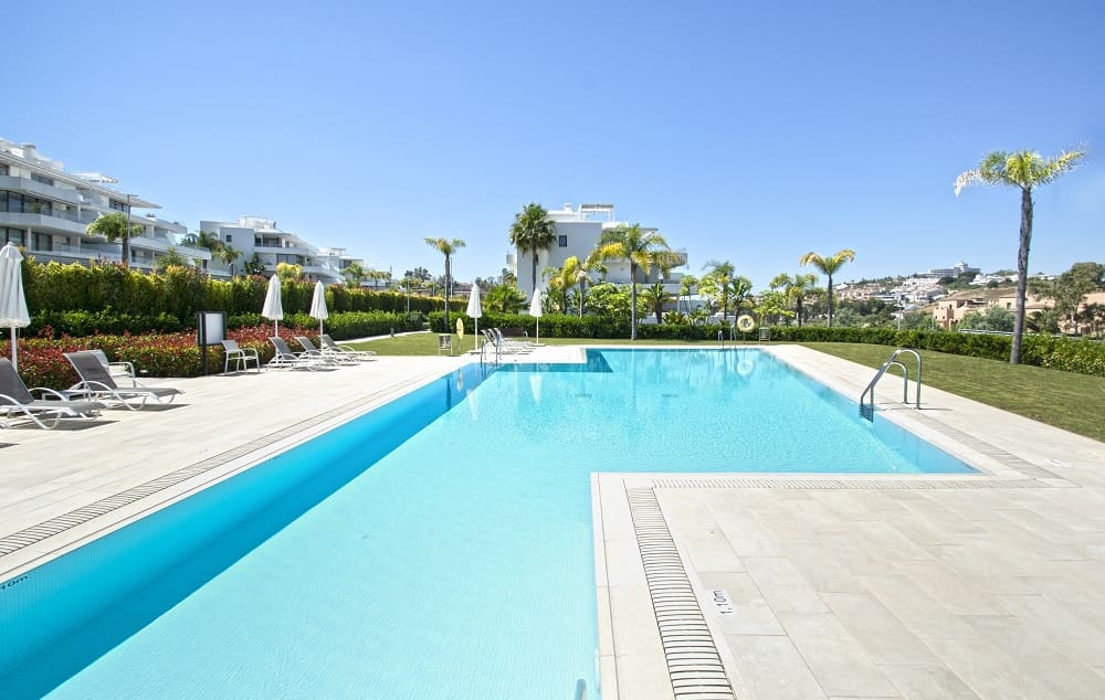 3 bedroom Apartment for sale in Estepona with pool garage - € 940,000 (Ref: 6211435)