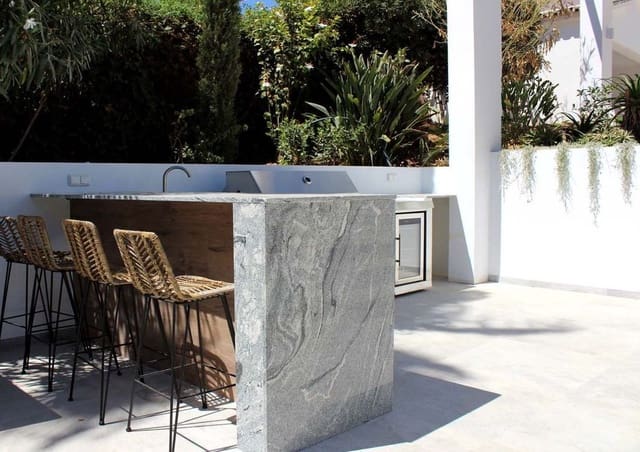 4 makuuhuone Huvila myytävänä paikassa El Rosario, Marbella mukana uima-altaan 
autotalli - 2 650 000 € (Ref: 7107268)