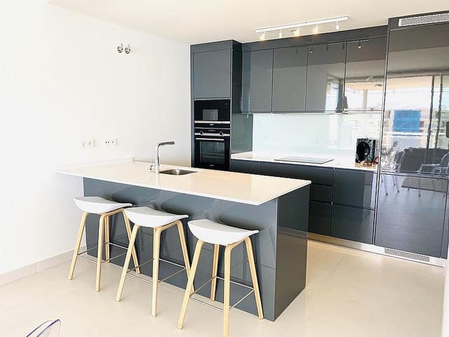 3 makuuhuone Huoneisto myytävänä paikassa Fuengirola mukana uima-altaan 
autotalli - 789 000 € (Ref: 7449903)