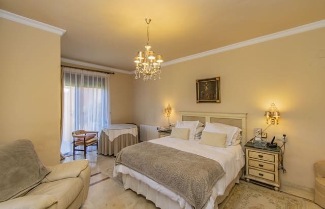 4 chambre Appartement à vendre à Estepona avec piscine garage - 455 000 € (Ref: 7692228)