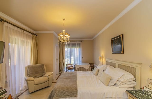 4 chambre Appartement à vendre à Estepona avec piscine garage - 455 000 € (Ref: 7692228)