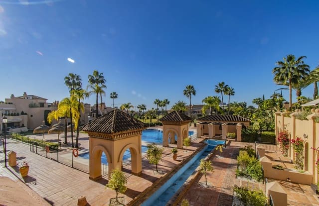4 chambre Appartement à vendre à Estepona avec piscine garage - 455 000 € (Ref: 7692228)