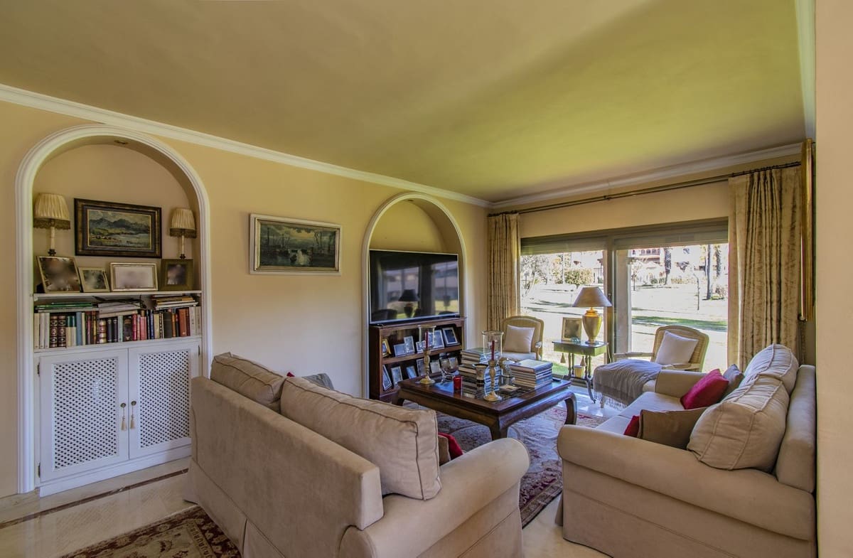 4 makuuhuone Huoneisto myytävänä paikassa Estepona mukana uima-altaan 
autotalli - 455 000 € (Ref: 7692228)