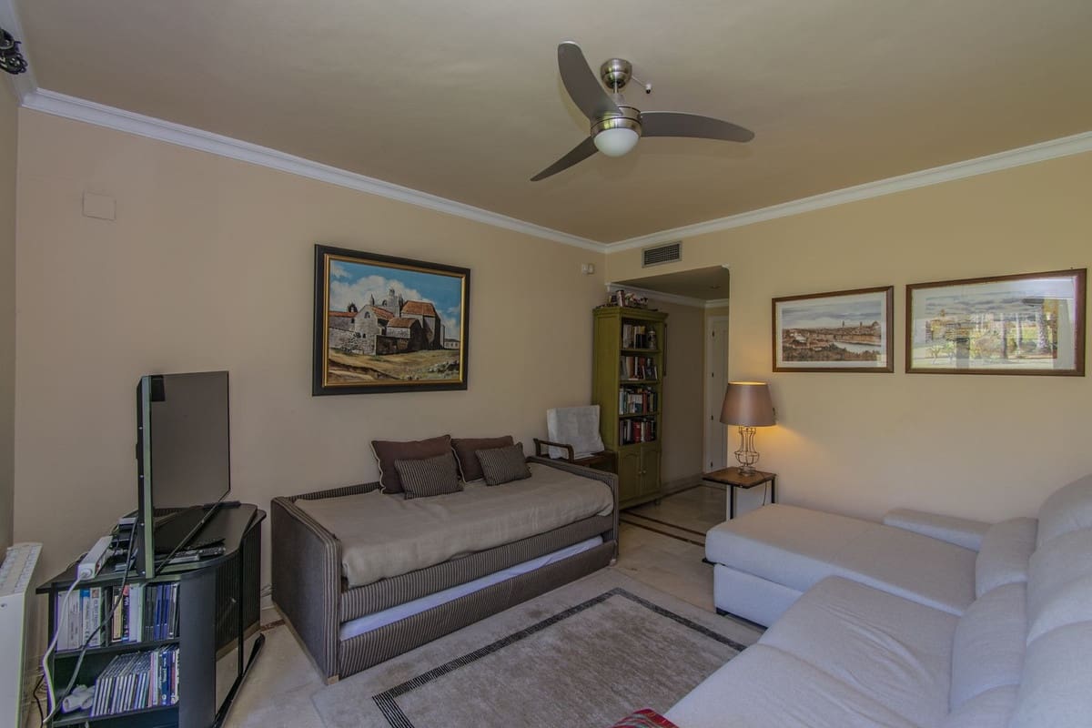 4 makuuhuone Huoneisto myytävänä paikassa Estepona mukana uima-altaan 
autotalli - 455 000 € (Ref: 7692228)