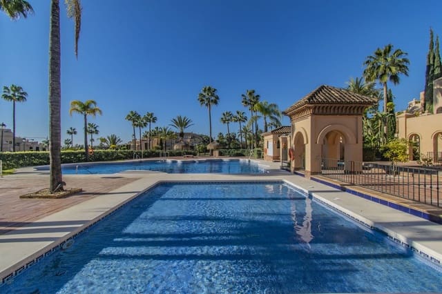 4 chambre Appartement à vendre à Estepona avec piscine garage - 455 000 € (Ref: 7692228)