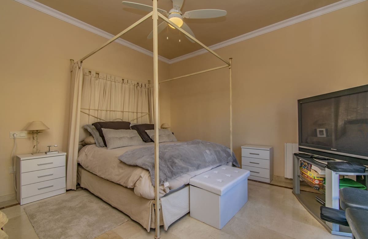 4 makuuhuone Huoneisto myytävänä paikassa Estepona mukana uima-altaan 
autotalli - 455 000 € (Ref: 7692228)