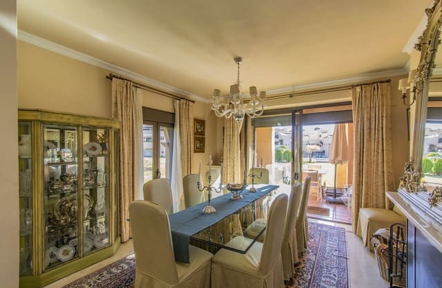 4 chambre Appartement à vendre à Estepona avec piscine garage - 455 000 € (Ref: 7692228)