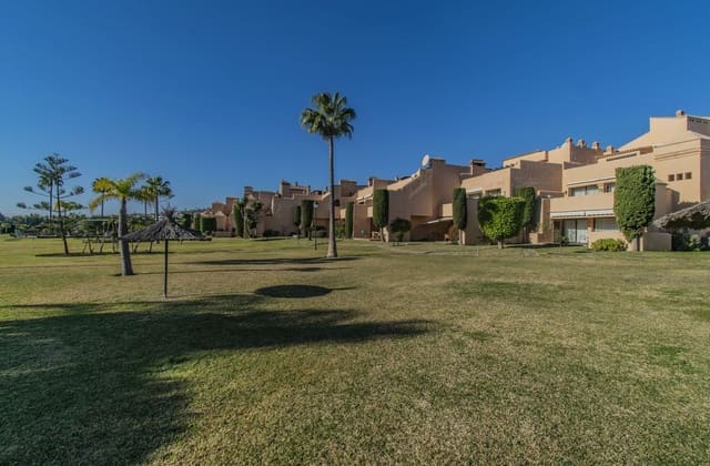 4 chambre Appartement à vendre à Estepona avec piscine garage - 455 000 € (Ref: 7692228)