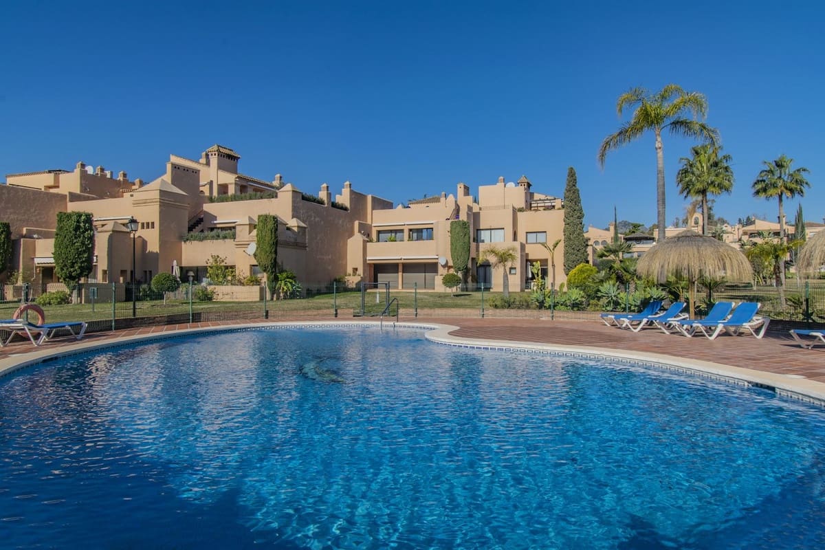 4 makuuhuone Huoneisto myytävänä paikassa Estepona mukana uima-altaan 
autotalli - 455 000 € (Ref: 7692228)