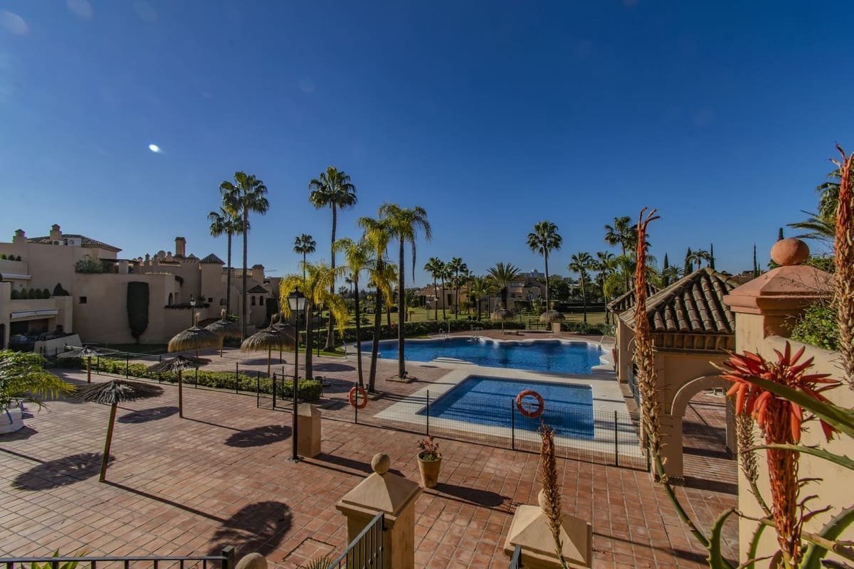 4 makuuhuone Huoneisto myytävänä paikassa Estepona mukana uima-altaan 
autotalli - 455 000 € (Ref: 7692228)