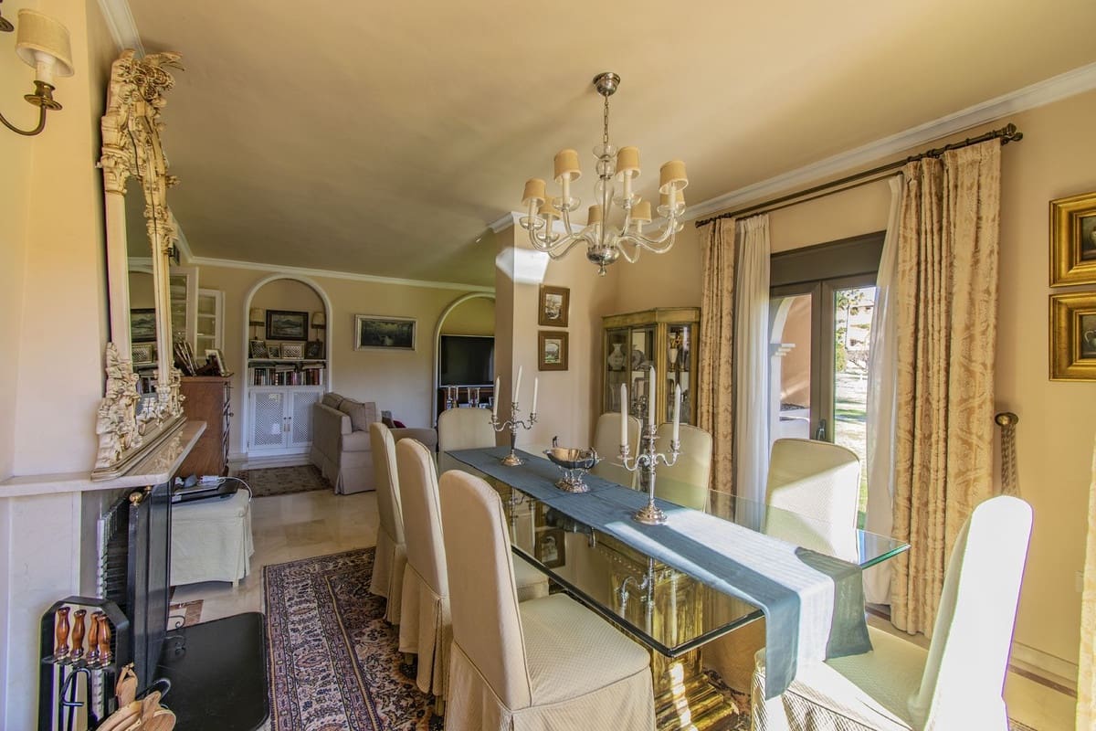 4 makuuhuone Huoneisto myytävänä paikassa Estepona mukana uima-altaan 
autotalli - 455 000 € (Ref: 7692228)