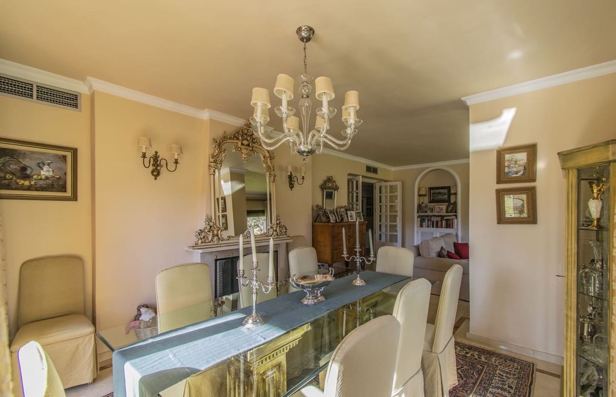 4 makuuhuone Huoneisto myytävänä paikassa Estepona mukana uima-altaan 
autotalli - 455 000 € (Ref: 7692228)