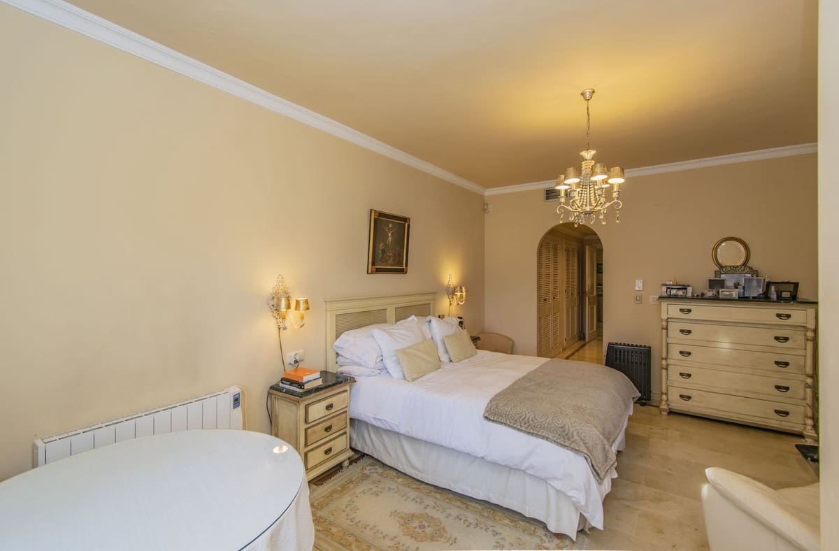 4 makuuhuone Huoneisto myytävänä paikassa Estepona mukana uima-altaan 
autotalli - 455 000 € (Ref: 7692228)