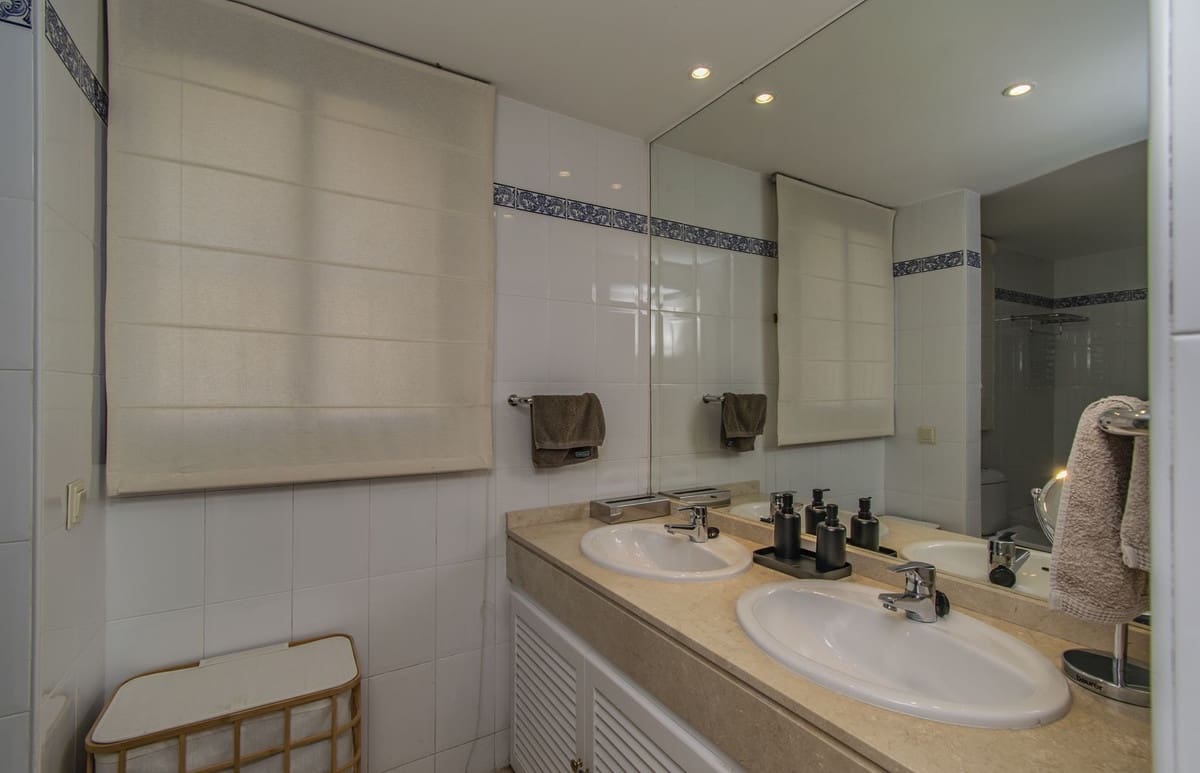 4 makuuhuone Huoneisto myytävänä paikassa Estepona mukana uima-altaan 
autotalli - 455 000 € (Ref: 7692228)