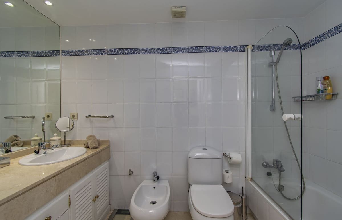 4 makuuhuone Huoneisto myytävänä paikassa Estepona mukana uima-altaan 
autotalli - 455 000 € (Ref: 7692228)