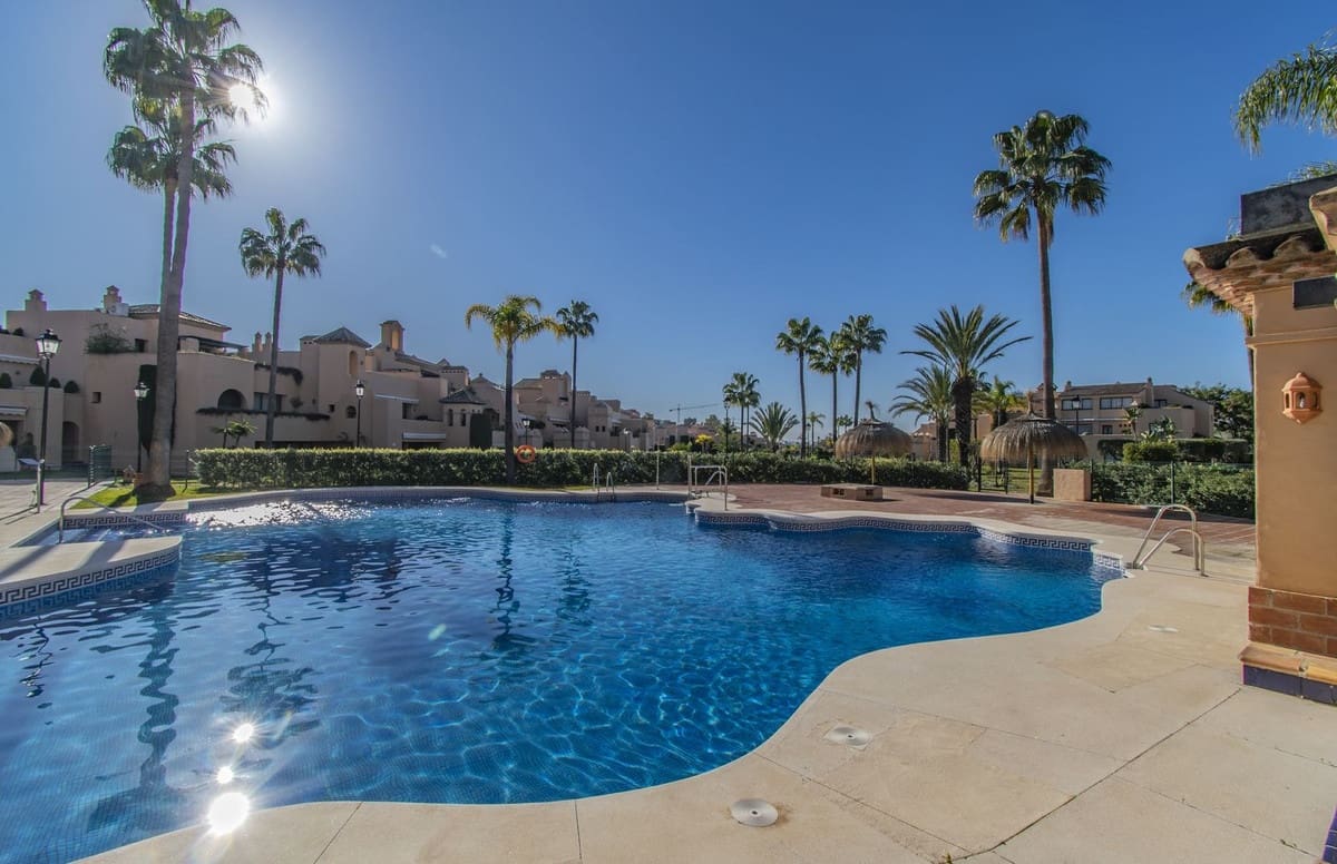 4 makuuhuone Huoneisto myytävänä paikassa Estepona mukana uima-altaan 
autotalli - 455 000 € (Ref: 7692228)