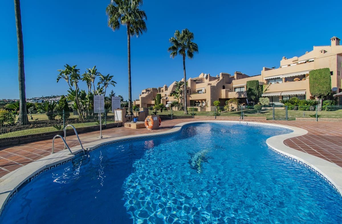 4 makuuhuone Huoneisto myytävänä paikassa Estepona mukana uima-altaan 
autotalli - 455 000 € (Ref: 7692228)