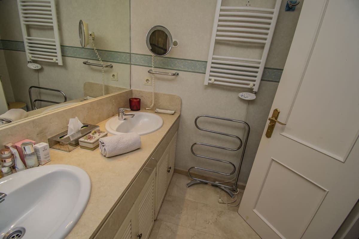 4 makuuhuone Huoneisto myytävänä paikassa Estepona mukana uima-altaan 
autotalli - 455 000 € (Ref: 7692228)