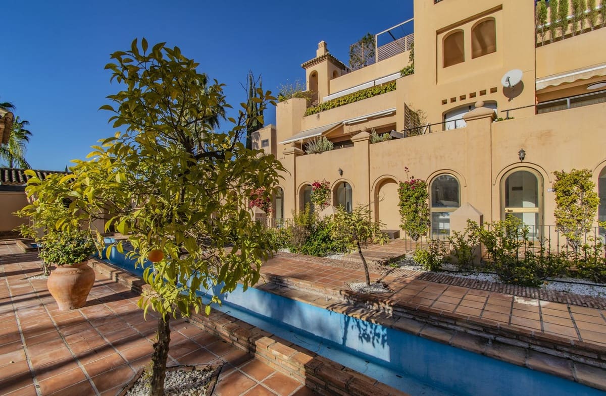 4 makuuhuone Huoneisto myytävänä paikassa Estepona mukana uima-altaan 
autotalli - 455 000 € (Ref: 7692228)