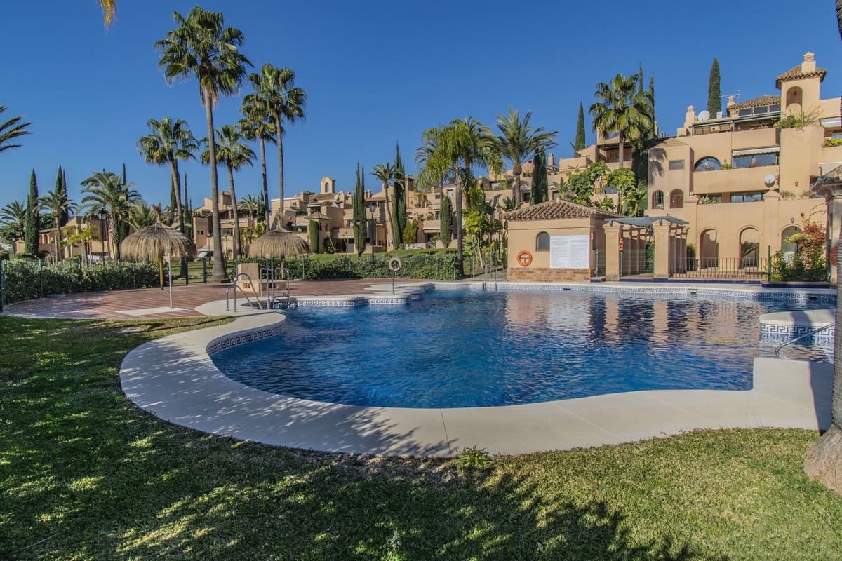 4 makuuhuone Huoneisto myytävänä paikassa Estepona mukana uima-altaan 
autotalli - 455 000 € (Ref: 7692228)