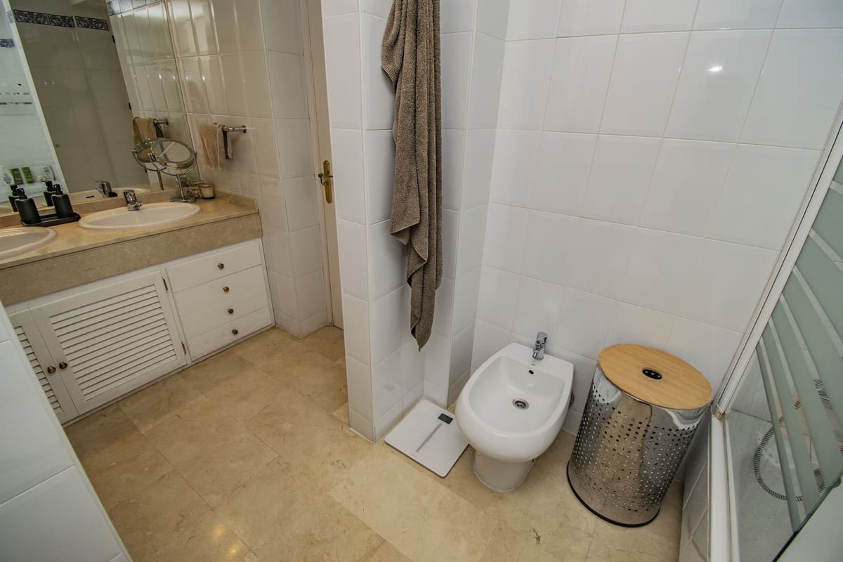 4 makuuhuone Huoneisto myytävänä paikassa Estepona mukana uima-altaan 
autotalli - 455 000 € (Ref: 7692228)