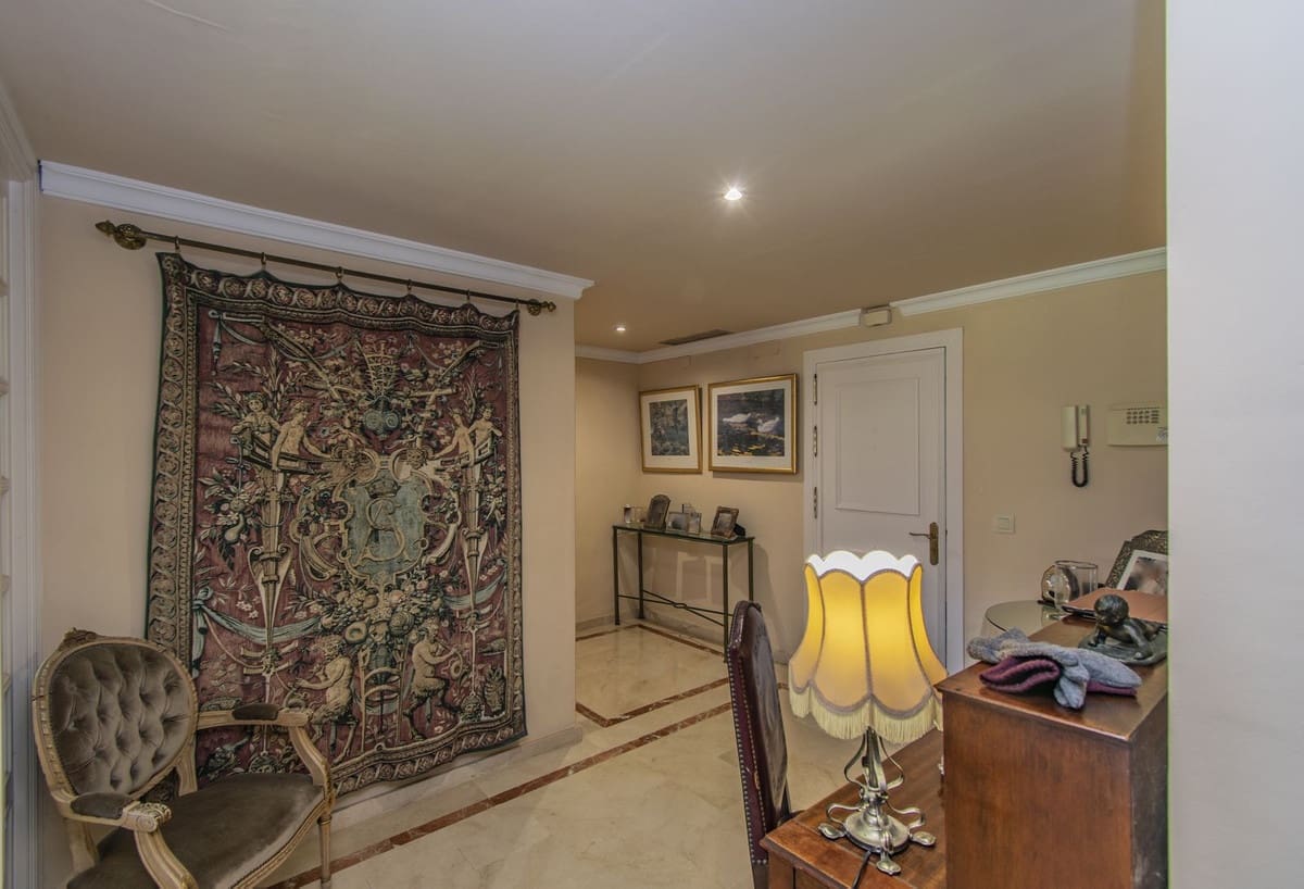 4 makuuhuone Huoneisto myytävänä paikassa Estepona mukana uima-altaan 
autotalli - 455 000 € (Ref: 7692228)