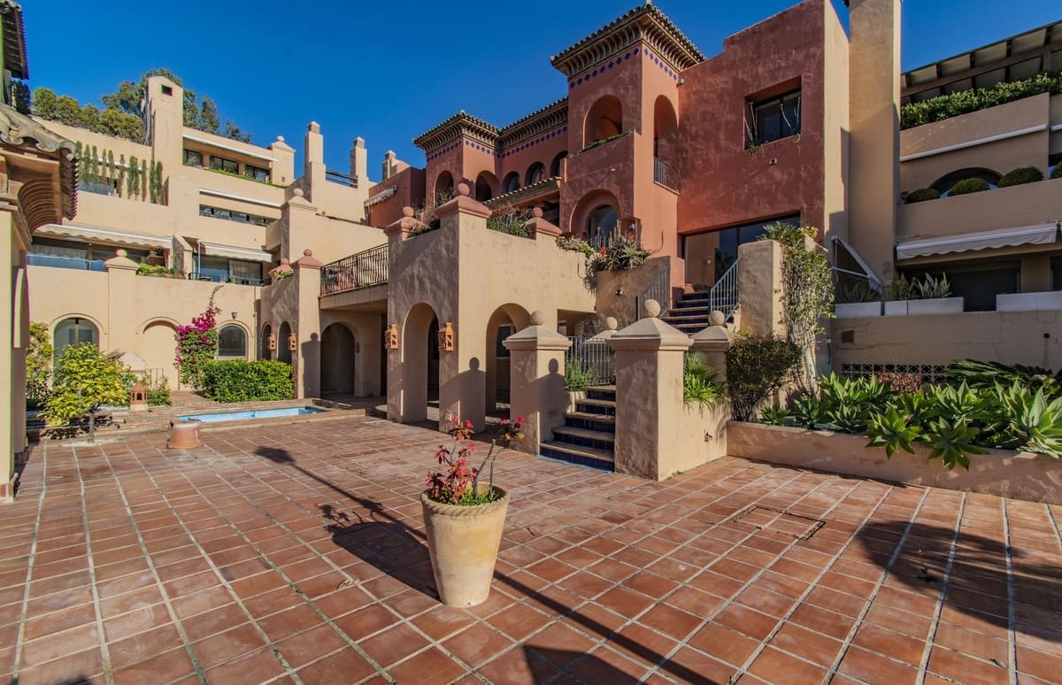 4 makuuhuone Huoneisto myytävänä paikassa Estepona mukana uima-altaan 
autotalli - 455 000 € (Ref: 7692228)