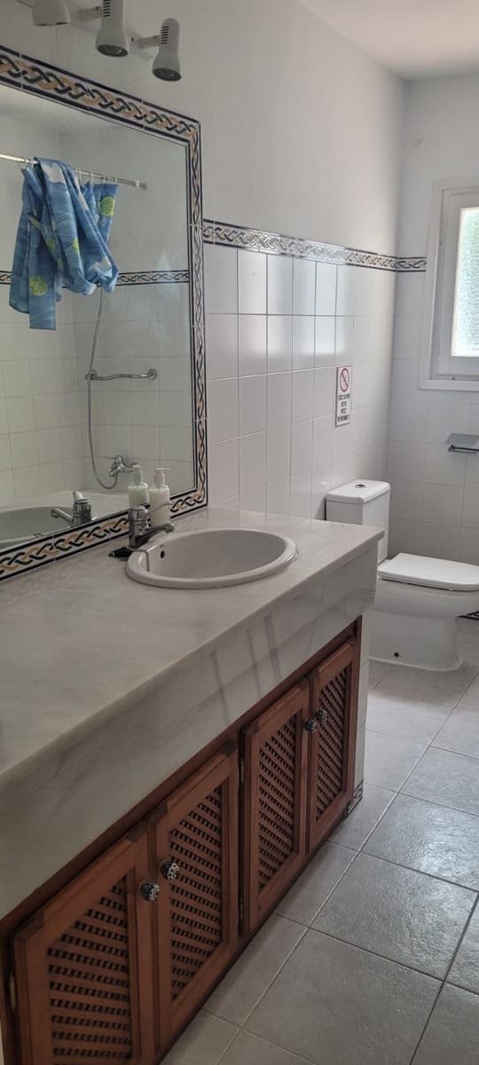 4 soveværelse Villa til salg i Marbella med swimmingpool garage - € 925.000 (Ref: 8015034)