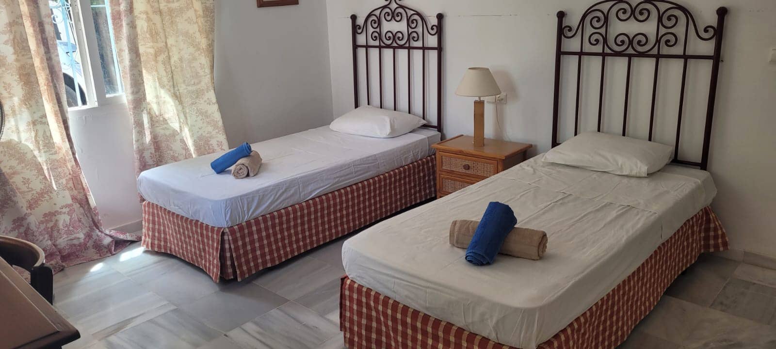 4 soveværelse Villa til salg i Marbella med swimmingpool garage - € 925.000 (Ref: 8015034)