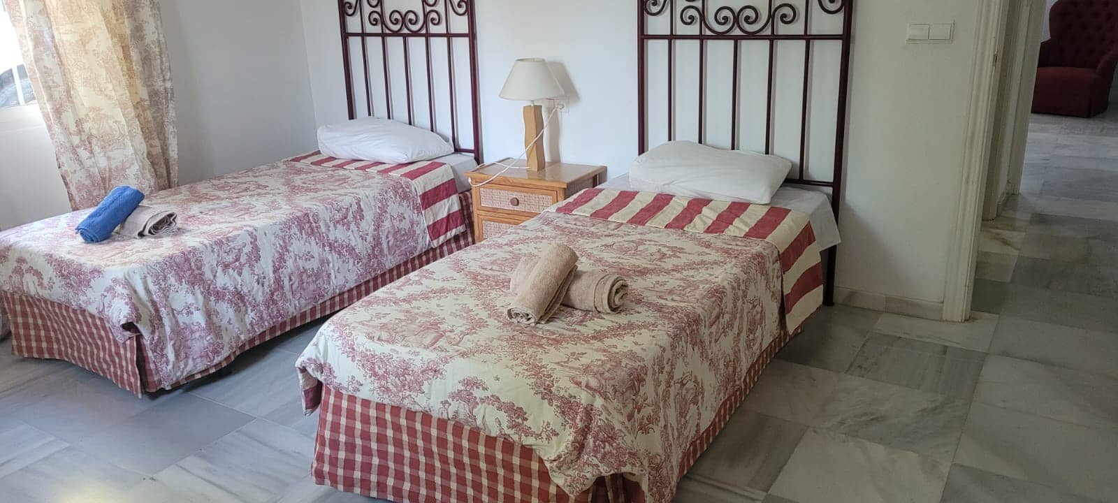 4 soveværelse Villa til salg i Marbella med swimmingpool garage - € 925.000 (Ref: 8015034)