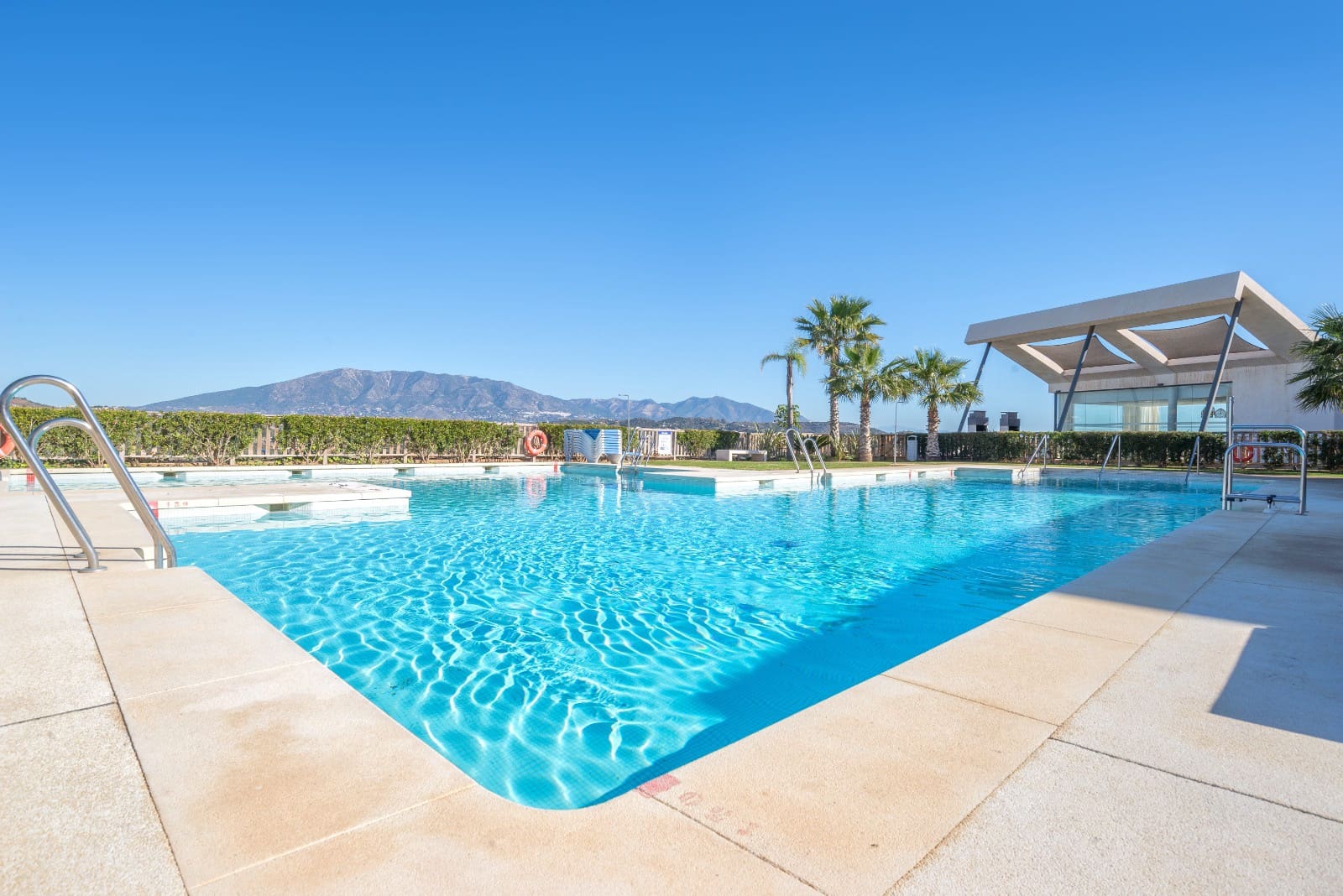 3 makuuhuone Huoneisto myytävänä paikassa La Cala de Mijas mukana uima-altaan 
autotalli - 649 000 € (Ref: 8226864)