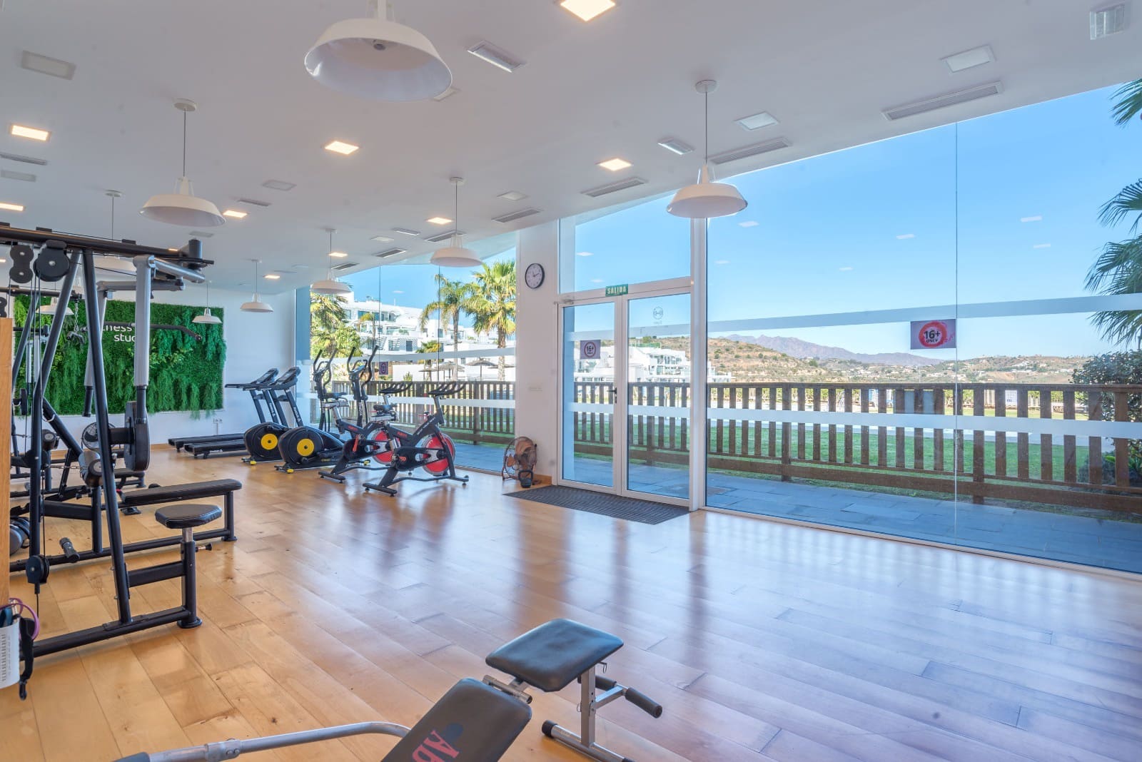 3 makuuhuone Huoneisto myytävänä paikassa La Cala de Mijas mukana uima-altaan 
autotalli - 649 000 € (Ref: 8226864)