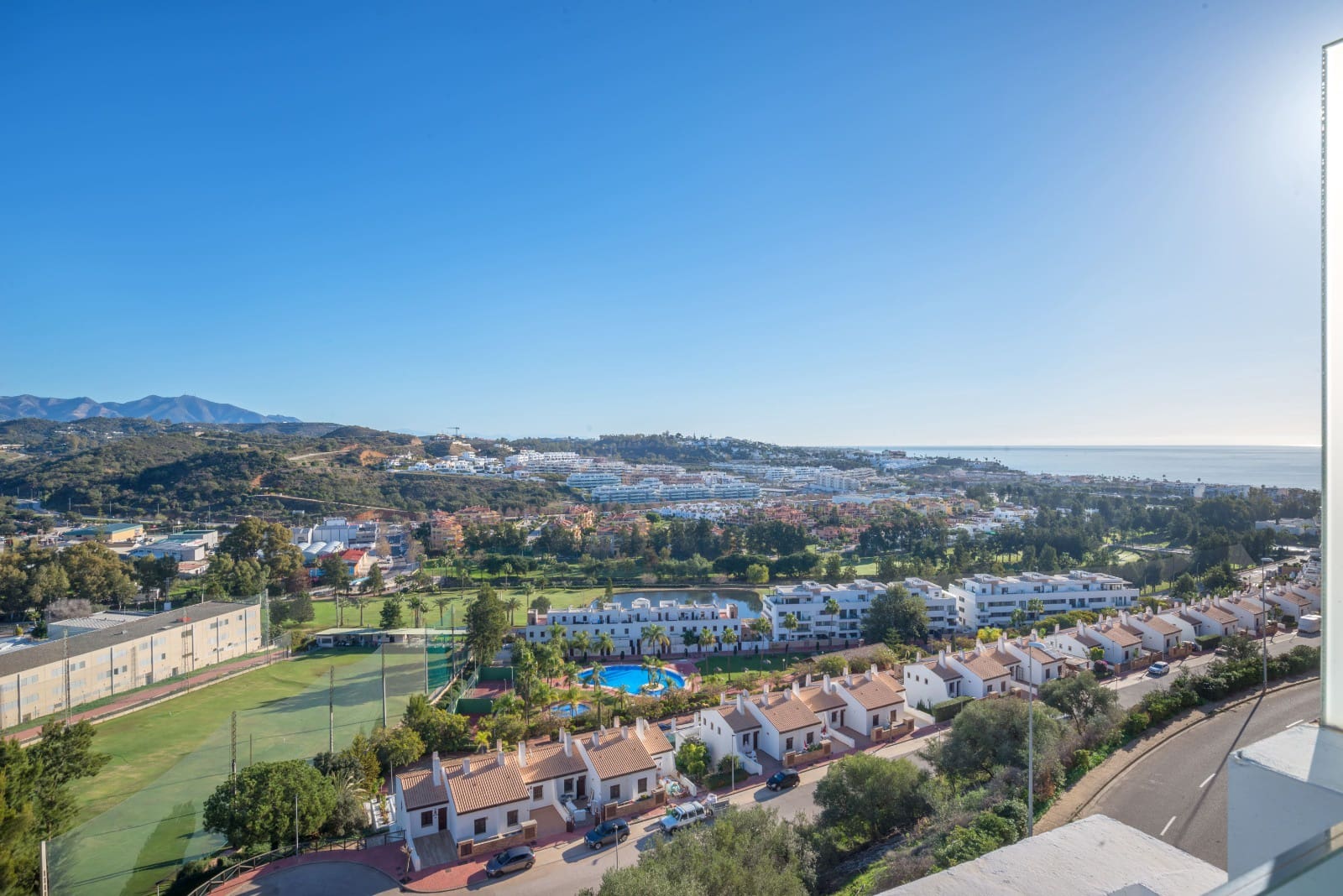 3 makuuhuone Huoneisto myytävänä paikassa La Cala de Mijas mukana uima-altaan 
autotalli - 649 000 € (Ref: 8226864)