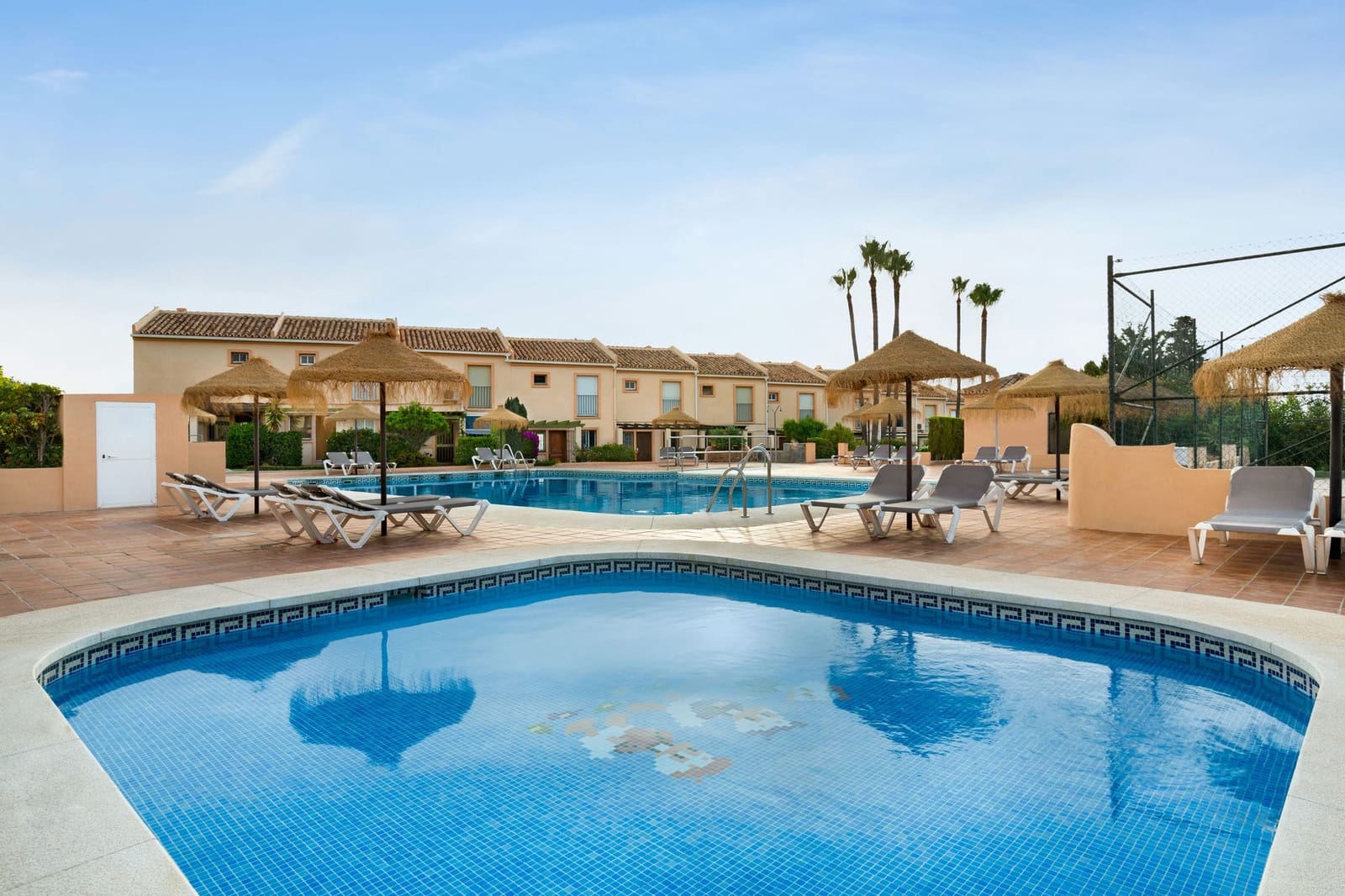 2 bedroom Townhouse for sale in Mijas Costa with pool - € 320,000 (Ref: 8436081)