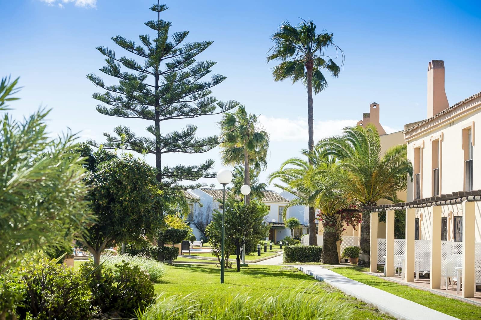 2 bedroom Townhouse for sale in Mijas Costa with pool - € 320,000 (Ref: 8436081)