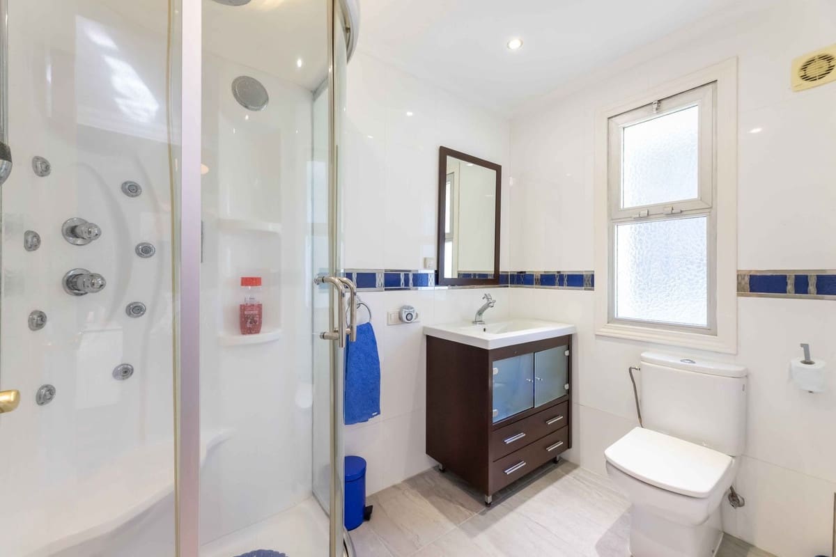 4 makuuhuone Huvila myytävänä paikassa Calahonda mukana uima-altaan 
autotalli - 2 200 000 € (Ref: 8922433)