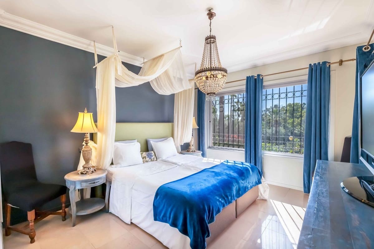 4 makuuhuone Huvila myytävänä paikassa Calahonda mukana uima-altaan 
autotalli - 2 200 000 € (Ref: 8922433)