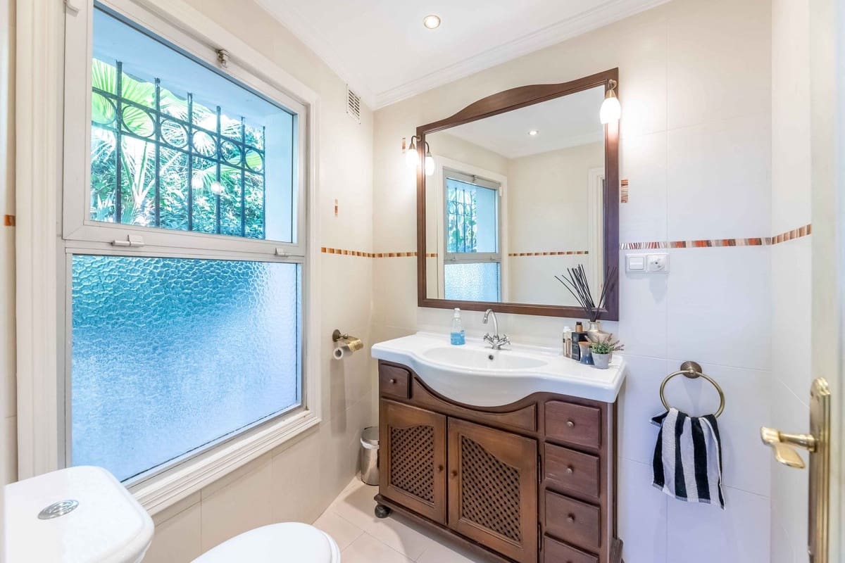 4 makuuhuone Huvila myytävänä paikassa Calahonda mukana uima-altaan 
autotalli - 2 200 000 € (Ref: 8922433)