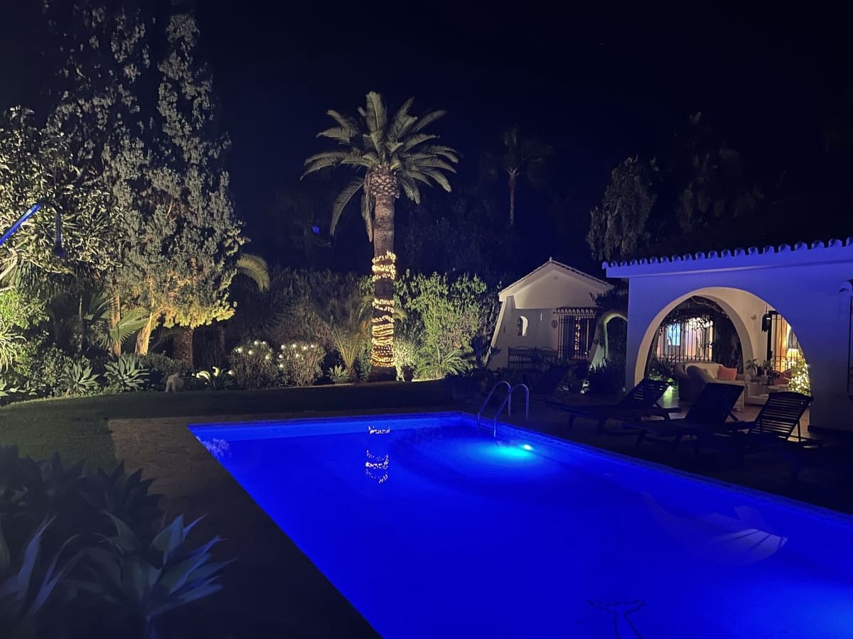 4 makuuhuone Huvila myytävänä paikassa Calahonda mukana uima-altaan 
autotalli - 2 200 000 € (Ref: 8922433)