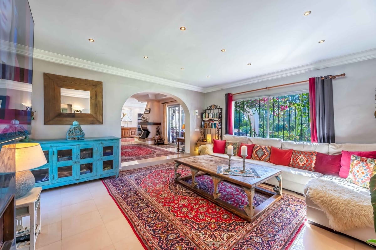 4 makuuhuone Huvila myytävänä paikassa Calahonda mukana uima-altaan 
autotalli - 2 200 000 € (Ref: 8922433)