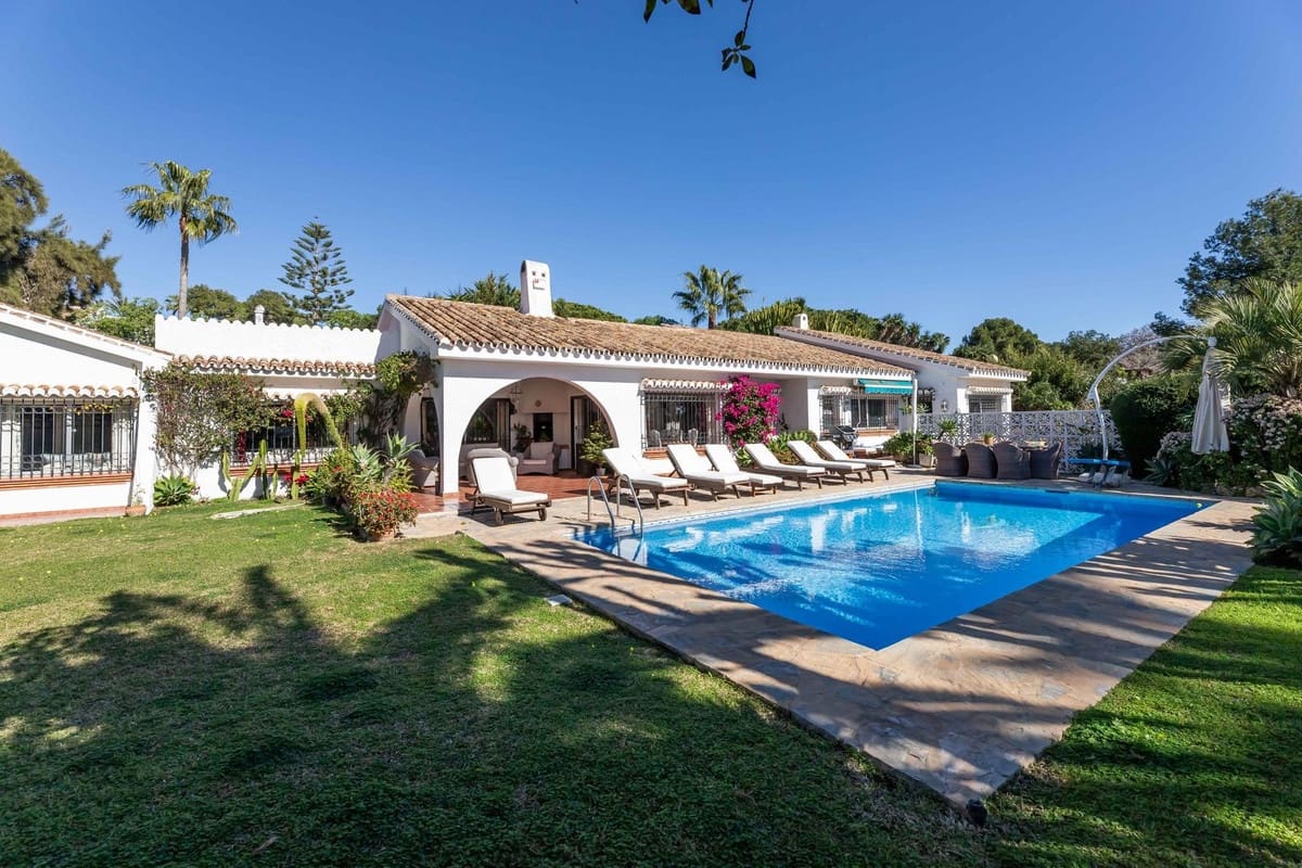 4 makuuhuone Huvila myytävänä paikassa Calahonda mukana uima-altaan 
autotalli - 2 200 000 € (Ref: 8922433)