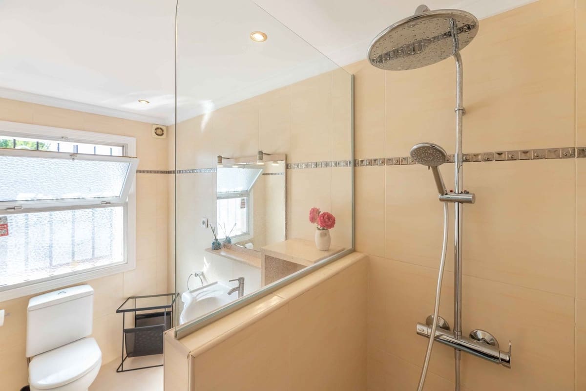 4 makuuhuone Huvila myytävänä paikassa Calahonda mukana uima-altaan 
autotalli - 2 200 000 € (Ref: 8922433)