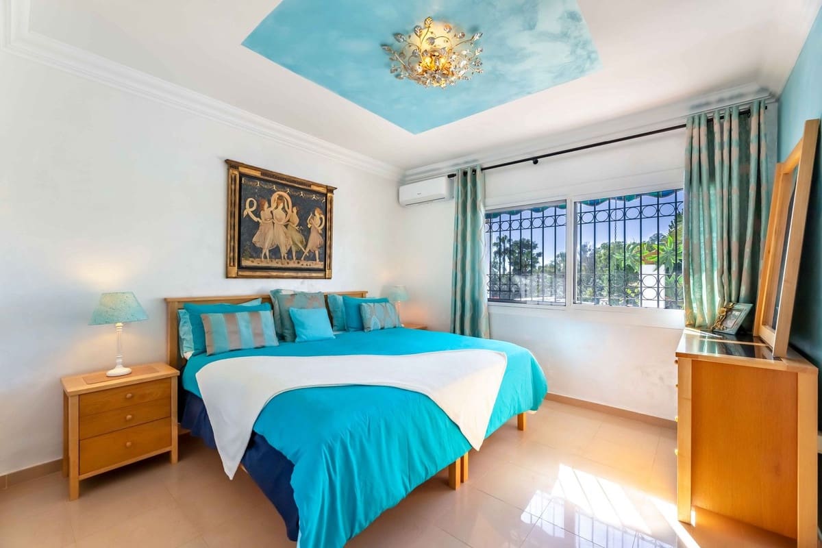 4 makuuhuone Huvila myytävänä paikassa Calahonda mukana uima-altaan 
autotalli - 2 200 000 € (Ref: 8922433)